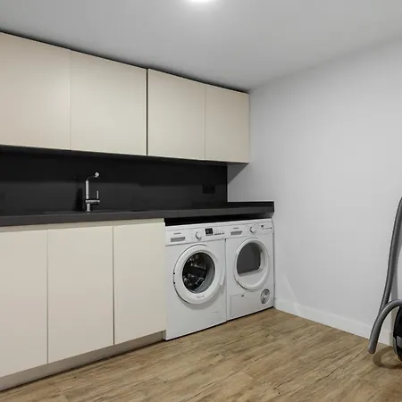 Vivi Homes -villa Carat Pool, Cinema, Golf & Terrace * Estepona