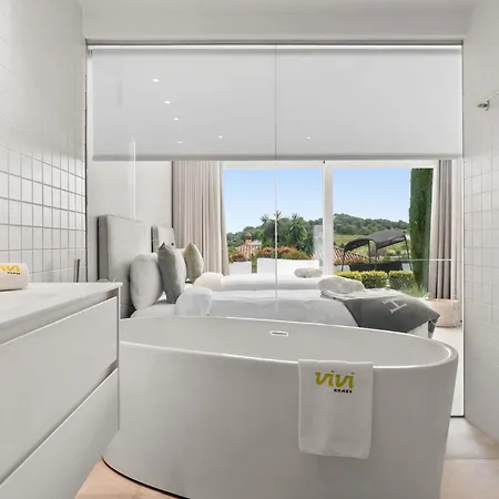 Vivi Homes -villa Carat Pool, Cinema, Golf & Terrace Estepona