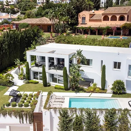 Vivi Homes -villa Carat Pool, Cinema, Golf & Terrace * Estepona