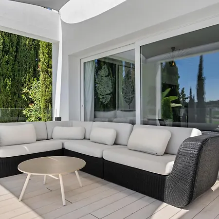 Vivi Homes -villa Carat Pool, Cinema, Golf & Terrace Villa *