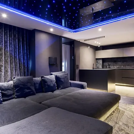 Vivi Homes -villa Carat Pool, Cinema, Golf & Terrace Estepona