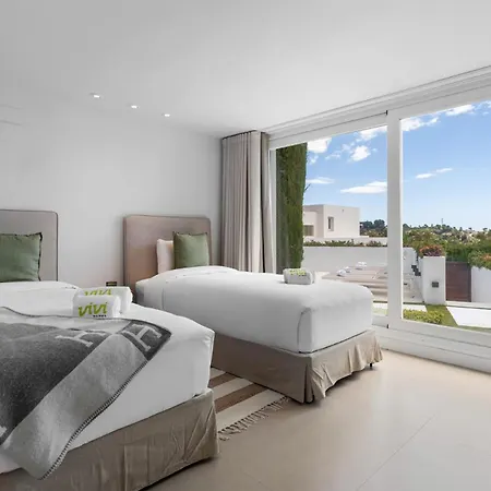 Vivi Homes -villa Carat Pool, Cinema, Golf & Terrace Villa Estepona