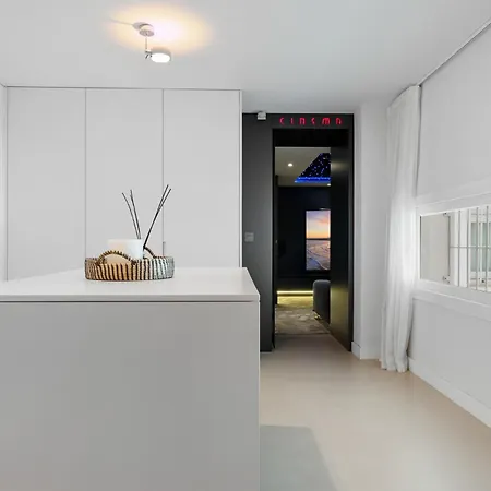 ヴィラ Vivi Homes -villa Carat Pool, Cinema, Golf & Terrace エステポナ