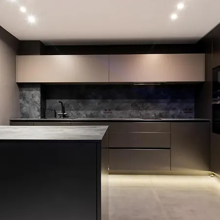 Vivi Homes -villa Carat Pool, Cinema, Golf & Terrace エステポナ