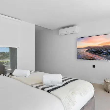 Vivi Homes -villa Carat Pool, Cinema, Golf & Terrace ヴィラ