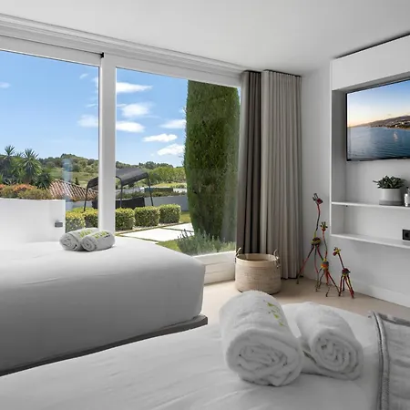 Vivi Homes -villa Carat Pool, Cinema, Golf & Terrace エステポナ