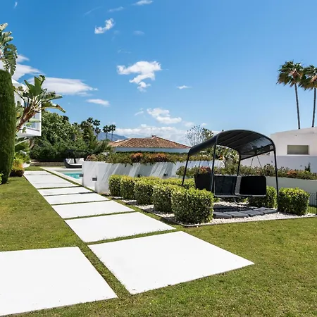 Vivi Homes -villa Carat Pool, Cinema, Golf & Terrace Villa Estepona