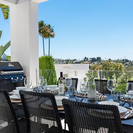 Vivi Homes -villa Carat Pool, Cinema, Golf & Terrace エステポナ