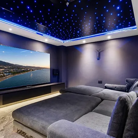 Vivi Homes -villa Carat Pool, Cinema, Golf & Terrace Villa