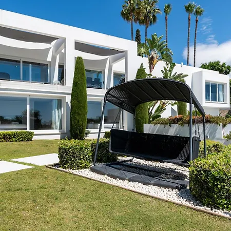 Vivi Homes -villa Carat Pool, Cinema, Golf & Terrace ヴィラ エステポナ