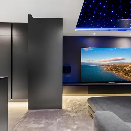 Vivi Homes -villa Carat Pool, Cinema, Golf & Terrace *