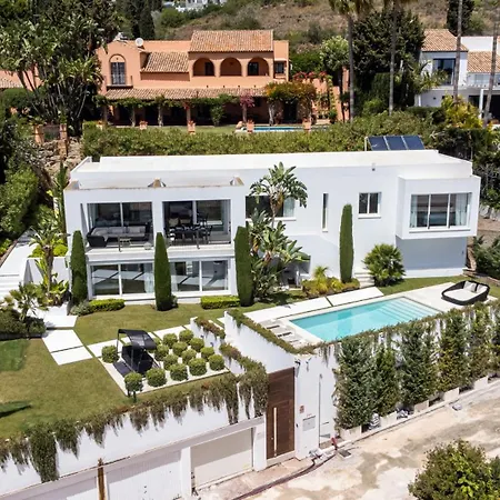 Vivi Homes -villa Carat Pool, Cinema, Golf & Terrace Villa Estepona